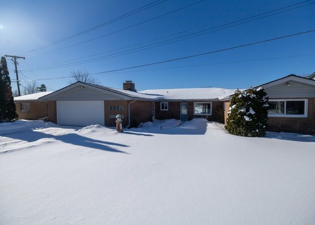504 Burgess Dr, White Lake, MI 48386