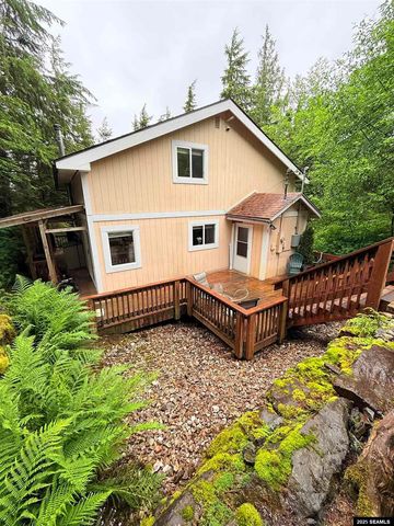 12399 Blackberry Ln, Ketchikan, AK 99901