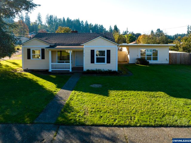 914 4th Ave, Sweet Home, OR 97386