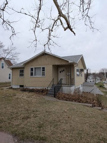 402 W  Pleasant Valley St, Sigourney, IA 52591