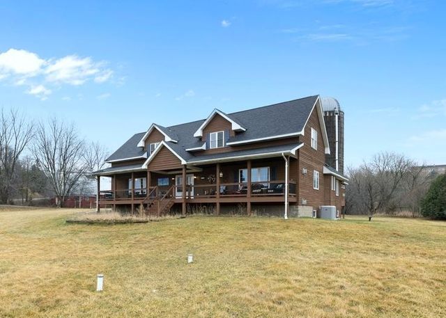651 Tower Rd, Hudson, WI 54016