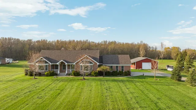 13148 Hunt Rd, Riley, MI 48041