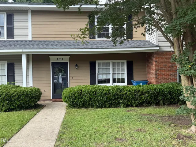 123 Rollingwood Dr, Dunn, NC 28334