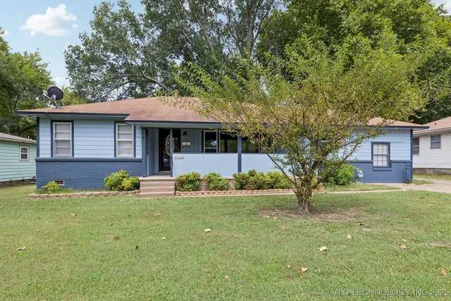 215 N  Edmond St, Muskogee, OK 74403