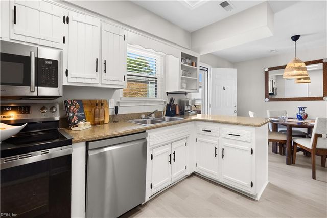 4754 Hollis Rd, Virginia Beach, VA 23455