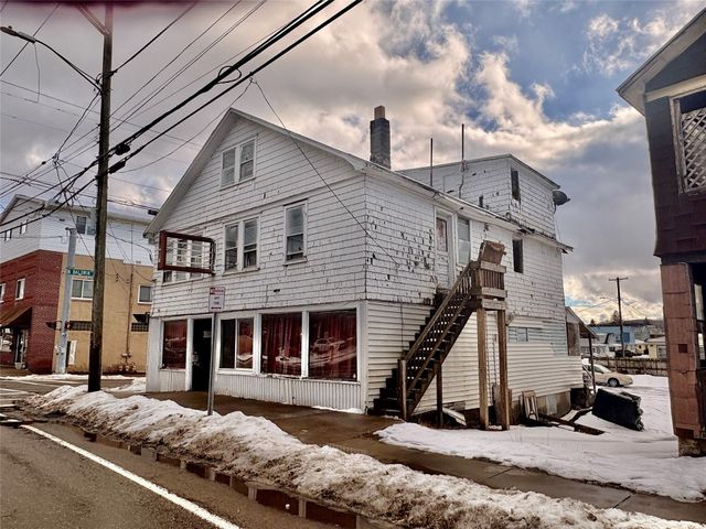 272 Harry L Dr, Johnson City, NY 13790