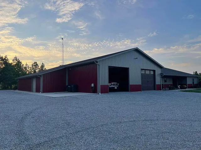 23757 N  Carpenter Ln, Centralia, IL 62801