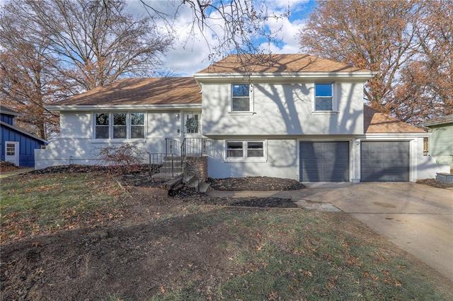 810 NE Cedar St, Lees Summit, MO 64086