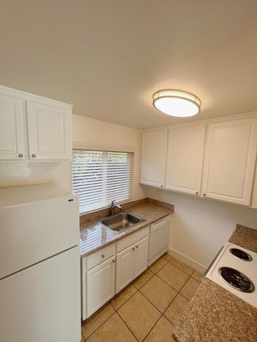 2515 V St #7, Sacramento, CA 95818