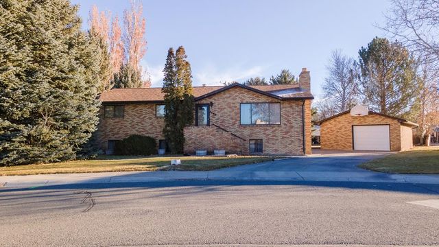 4 Circle Dr, Lovell, WY 82431