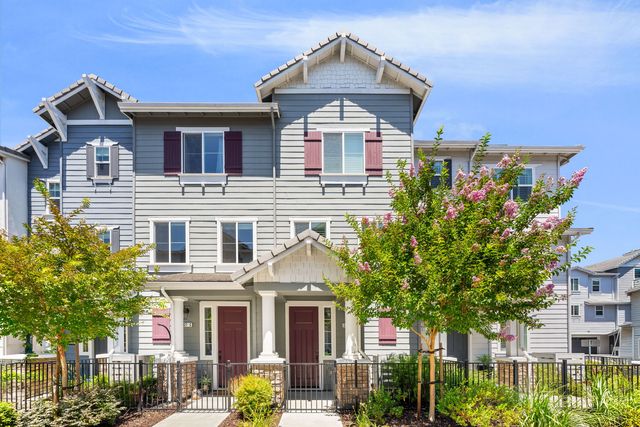 327 Pear Tree Ter #B, Napa, CA 94558