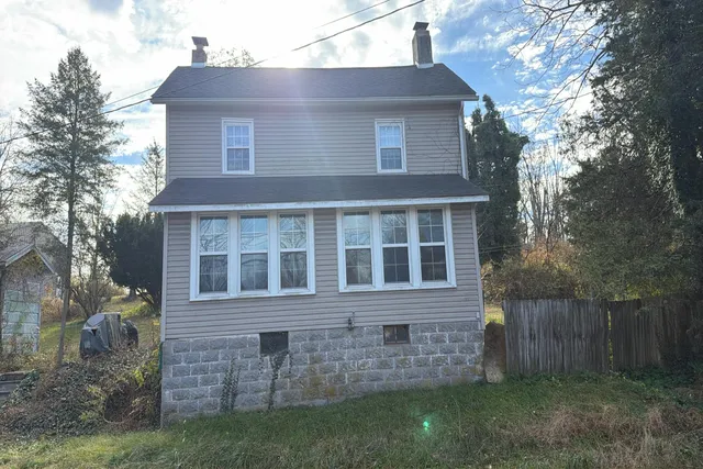 404 Church Hill Rd, Kintnersville, PA 18930