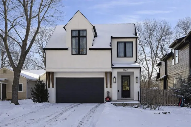 2207 W  48th St, Westwood, KS 66205