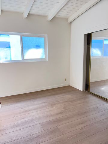 15045 Burbank Blvd #6, Van Nuys, CA 91411