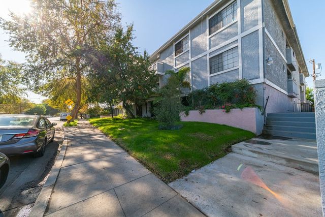 6645 Coldwater Canyon Ave  #208, North Hollywood, CA 91606
