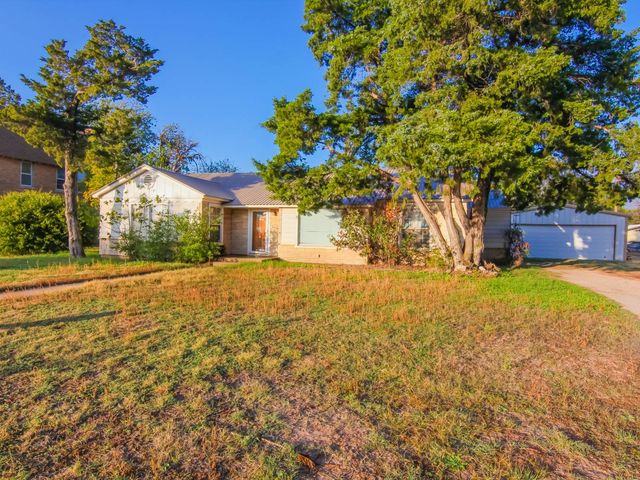 413 N  2nd St, Crowell, TX 79227