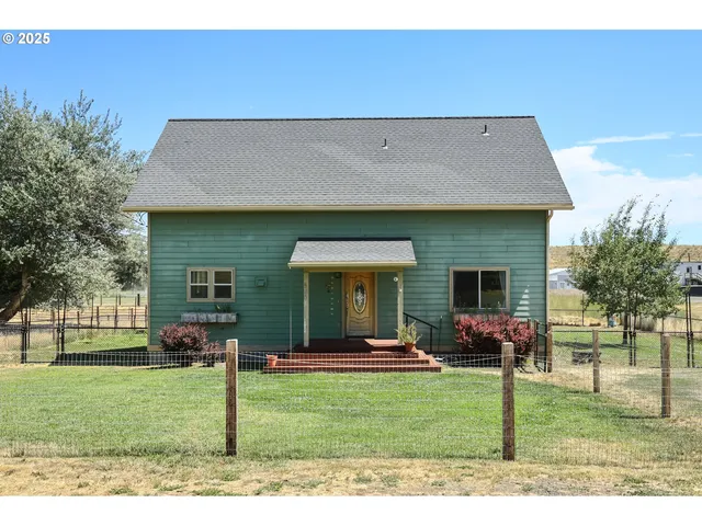 505 SW 4th St, Grass Valley, OR 97029