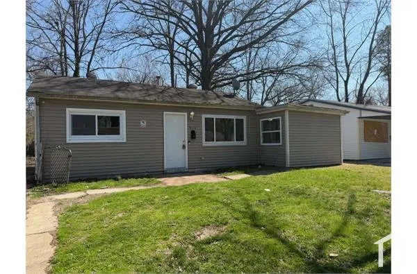 10328 Earl Dr, Saint Louis, MO 63136