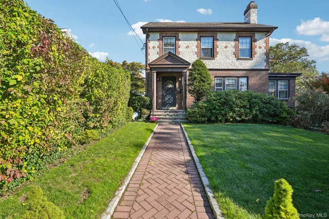 18 Chippewa Road, Yonkers, NY 10710