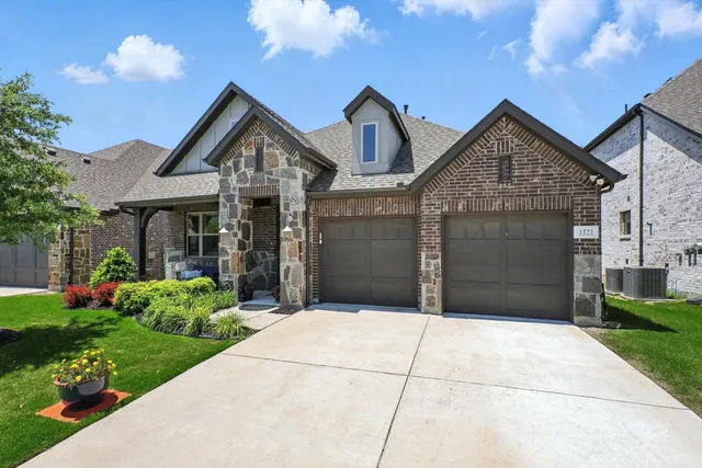 1521 Twistleaf Rd, Flower Mound, TX 76226