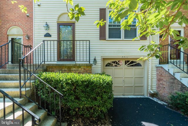 7711 Shootingstar Dr, Springfield, VA 22152