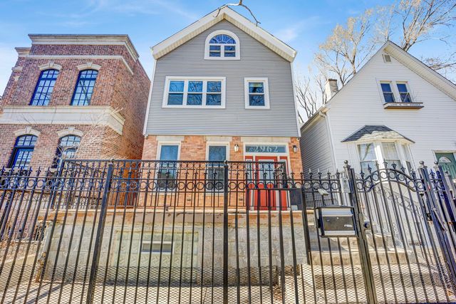 2962 N  Oakley Ave, Chicago, IL 60618