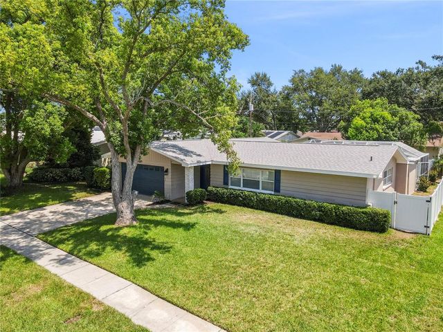 1363 Whispering Pines Dr, Clearwater, FL 33764