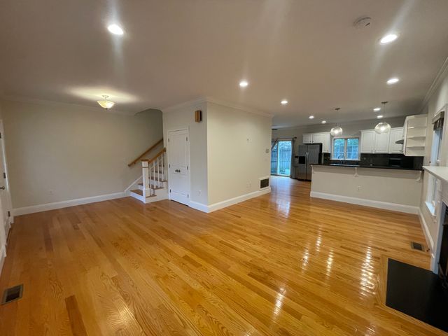 30 White St #6, Winchester, MA 01890