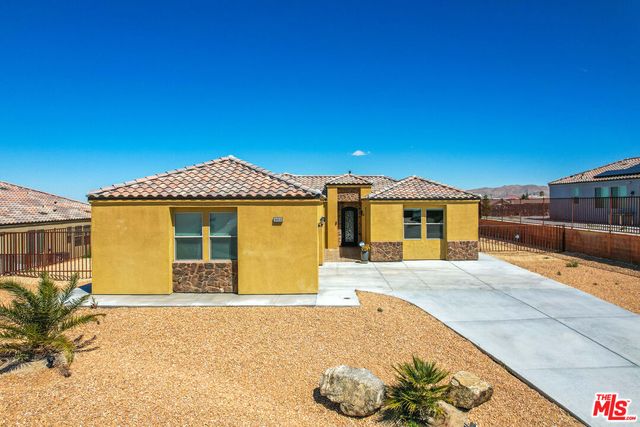 8688 Monument View Dr, Yucca Valley, CA 92284