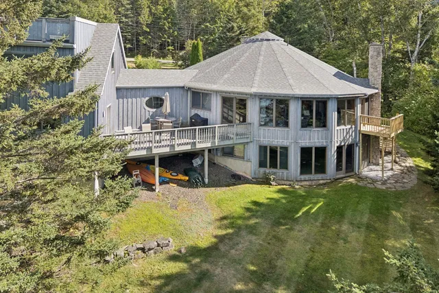 527 Island Avenue, Spruce Head, ME 04859