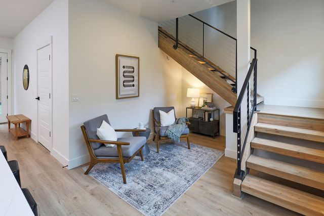 140-172 NE Sacramento St, Portland, OR 97212
