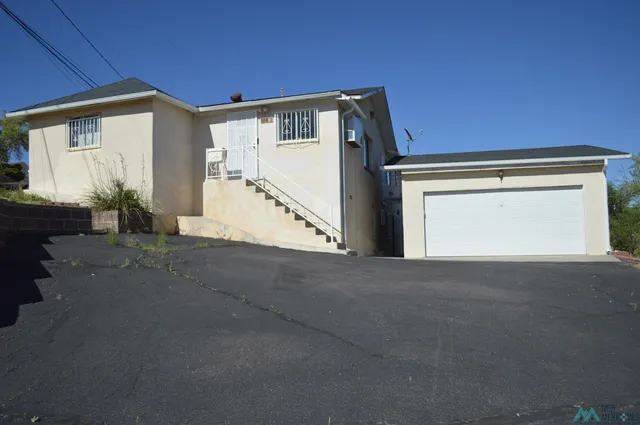 602 N  1st St, Gallup, NM 87301
