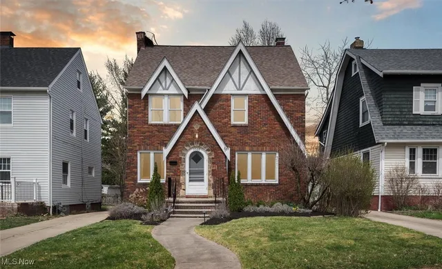 3569 Silsby Rd, University Heights, OH 44118