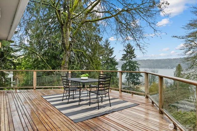 11904 Lakeside Avenue NE, Seattle, WA 98125