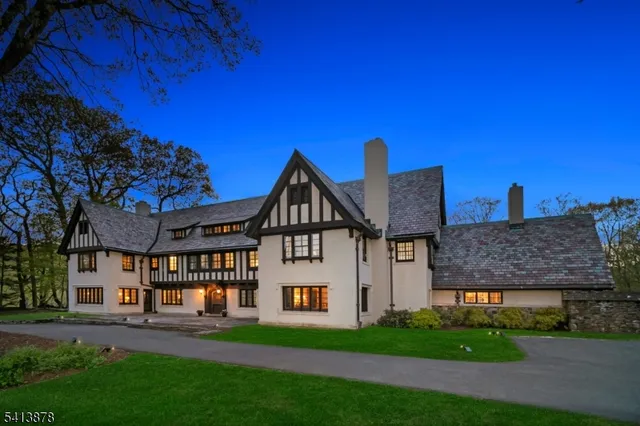 251 Mountainside Rd, Mendham, NJ 07945