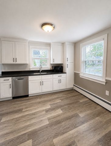 31 Parkway Ave, Cranston, RI 02905