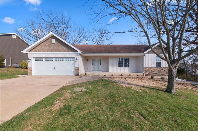 10610 Village Dr W, Foristell, MO 63348