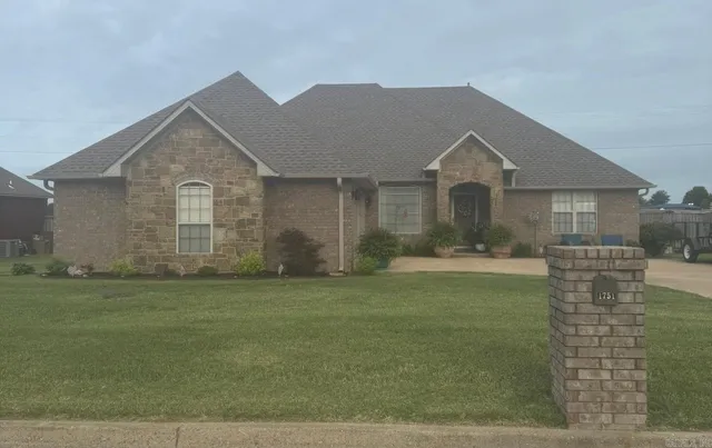 1751 Quail Run Dr, Wynne, AR 72396
