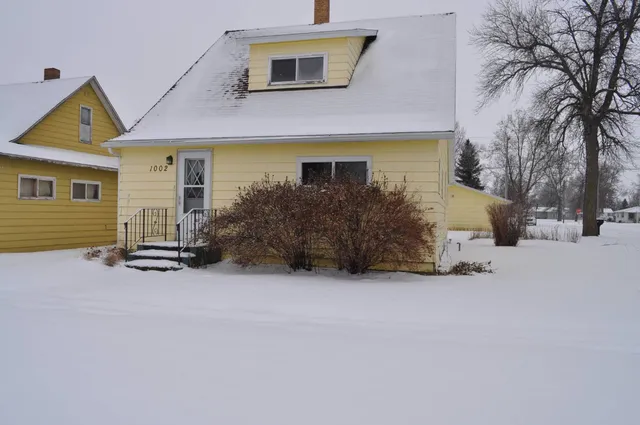 1002 Lenham Ave SE, Cooperstown, ND 58425