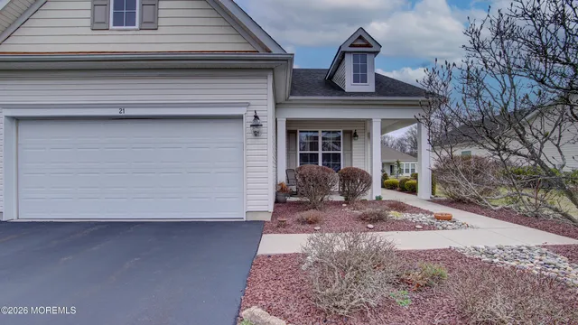 21 W Baccio Lane, Farmingdale, NJ 07727