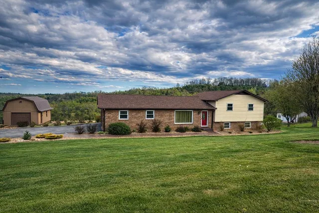 11114 Glade Valley Rd, Ennice, NC 28623