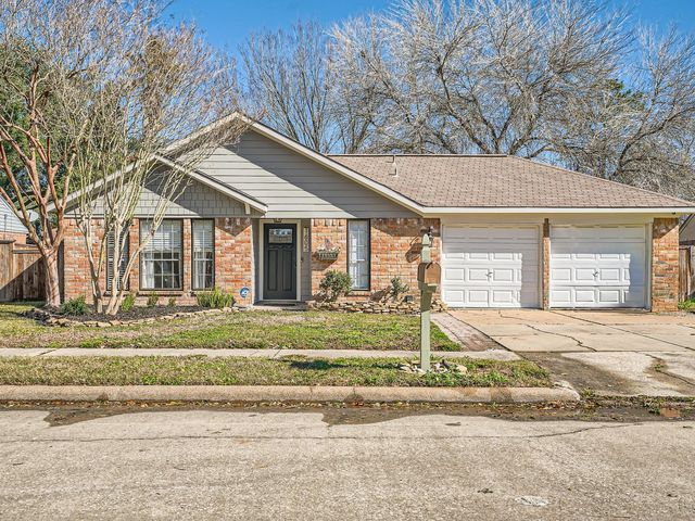 1605 Pecan Hollow St, Pearland, TX 77581