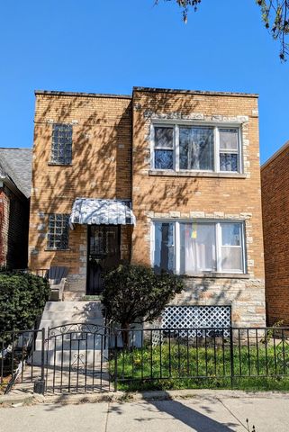 821 N  Trumbull Ave, Chicago, IL 60651