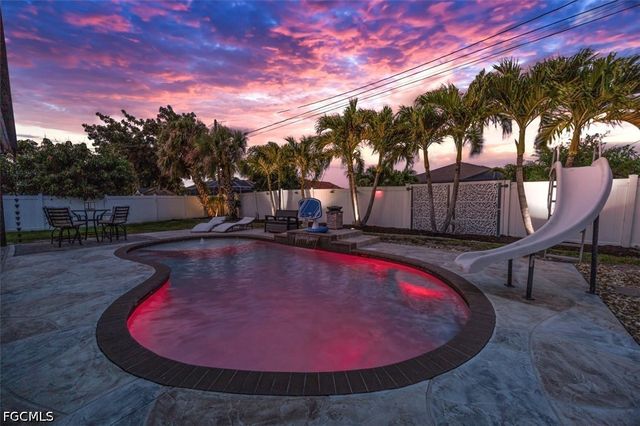 705 SW 10th Pl, Cape Coral, FL 33991
