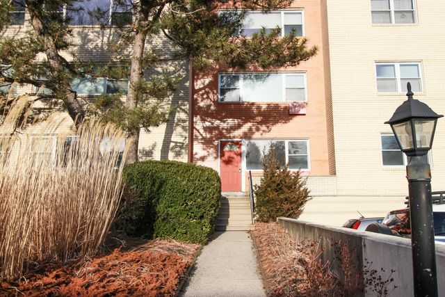 292 Pequot Ave #1O, New London, CT 06320
