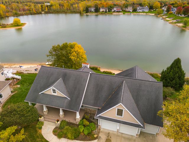 8886 Stonepoint Ct, Jenison, MI 49428