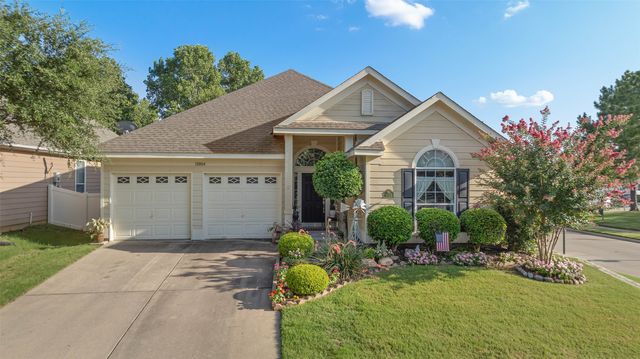 10004 Cedar Lake Dr, Aubrey, TX 76227