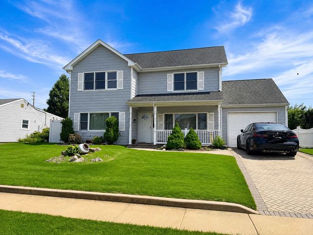4161 Harriet Rd, Bethpage, NY 11714