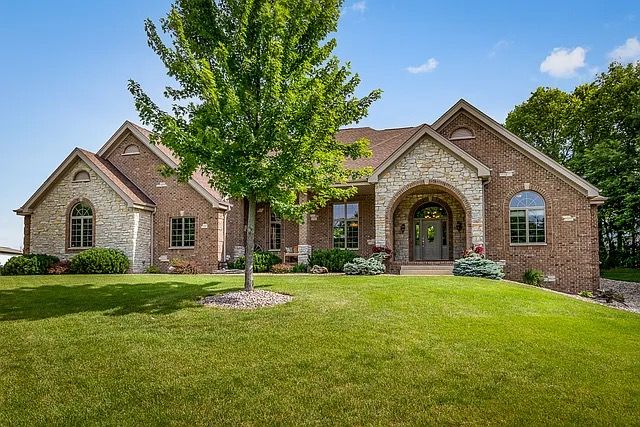 5968 McDonald Rd, Roscoe, IL 61073