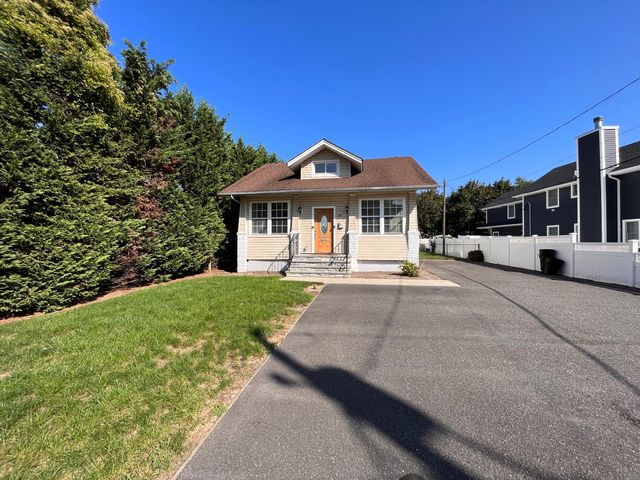 161 County Line Rd #2, Amityville, NY 11701